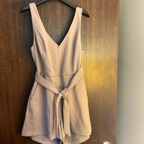 Wilfred Wrap Romper Size 6 in Mauve Pink - Picture 2 of 9